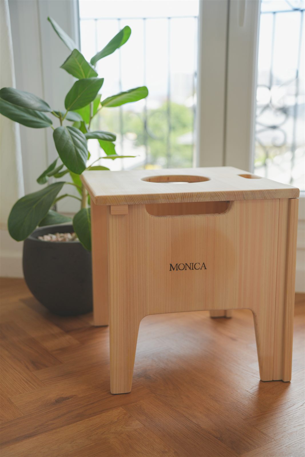 ZEN Steam KIT の蒸し椅子。MONICAの焼き印入り